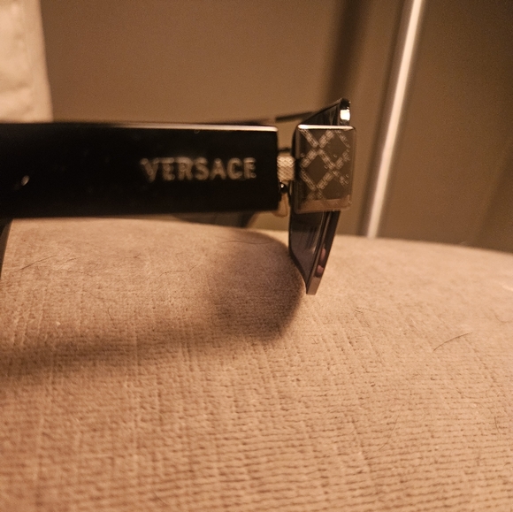 GENUINE VERSACE SUNGLASSES MADE IN ITALY - Picture 1 of 5